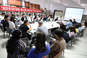 文化藝術(shù)管理學(xué)院與設(shè)計(jì)學(xué)院聯(lián)合開(kāi)展主題黨日暨專業(yè)交流活動(dòng)